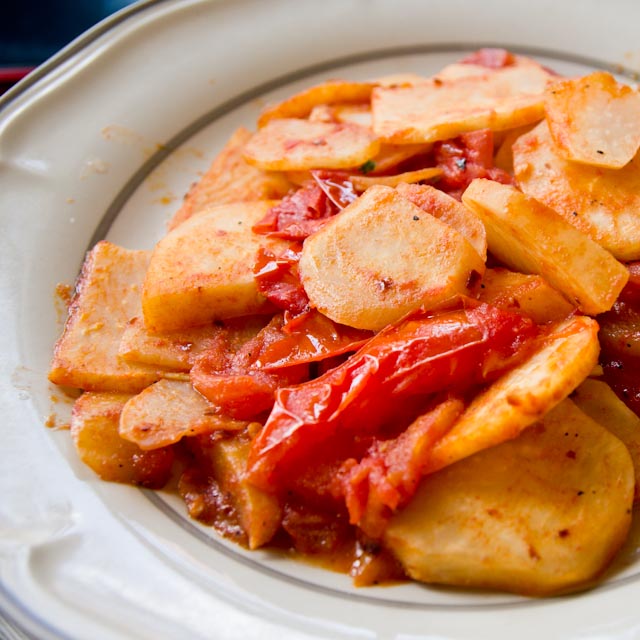 Kohlrabi and tomato stirfry